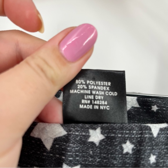 3 for $15 🌸 Terez All Over Star Print Cropped High Rise Athletic Leggings - Picture 6 of 6